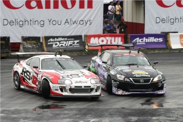 Daigo Saito(chase car) battles Manabu (Max) Orido in the Achilles Formula Drift Malaysia 2012 finals